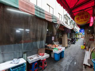 还有许多泡菜、小菜等食品店