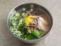 韩牛牛骨汤做成的清淡的“排骨汤饭”