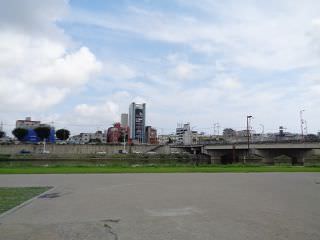 举办端午祭时，桥下一带为主要的庆典会场