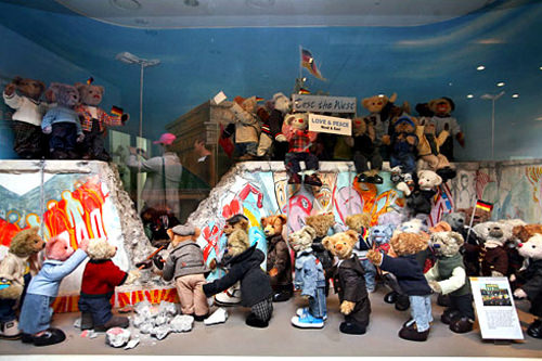 泰迪熊博物馆
全世界泰迪熊齐聚一堂,进入童话世界