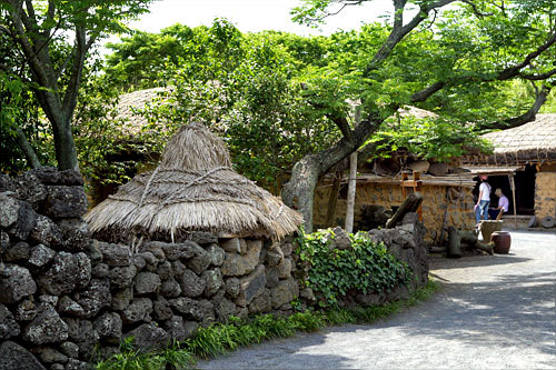 济州民俗村
领略济州岛传统房屋,探访著名韩剧拍摄地