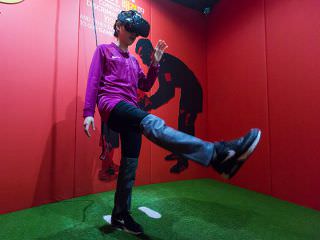 使用VR技术体验足球