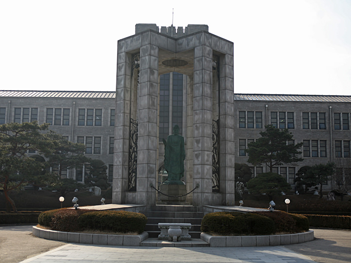 首尔> 首尔东部以艺术性建筑而闻名的韩国著名私立大学 首尔 > 首尔