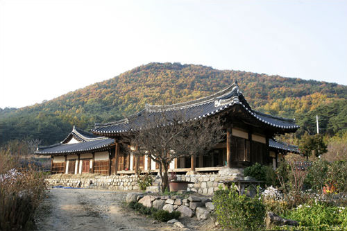 相同籍贯的一族成为一个村子,照片为庆尚道安东的安东权氏的同姓村“佳日村”