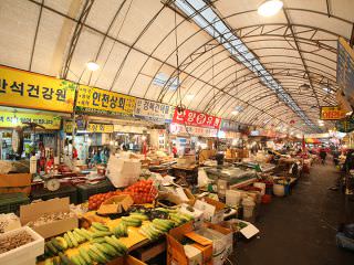 购物、美食齐备的地区特化市场“永登浦传统市场”