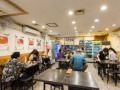 干净的店内