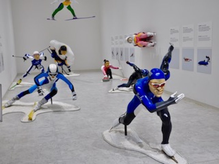 雪上运动项目运动员人偶造型