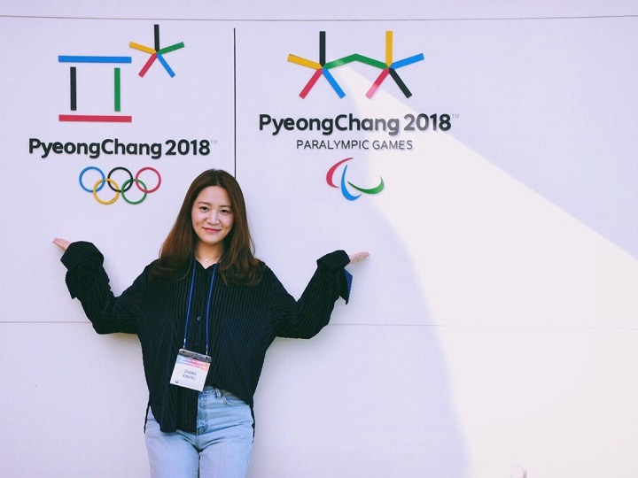 与平昌冬奥会会徽的合影