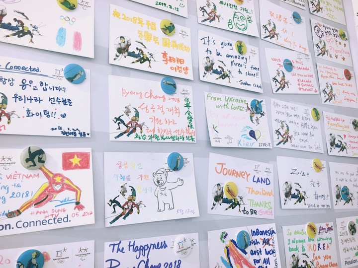 全世界观光客绘制并留下的祝福明信片