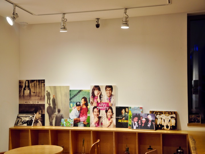 咖啡厅一角的电影道具