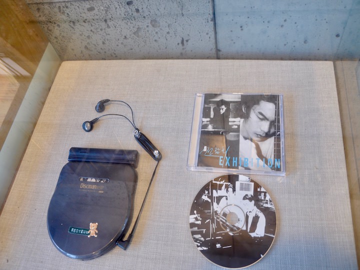 电影中青年时期的胜民和舒妍一起听音乐时用的播放器