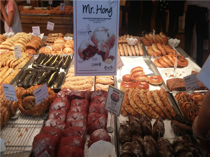 巧克力、蔓越莓、甜薯、核桃等多種口味
人氣款蔓越莓面包