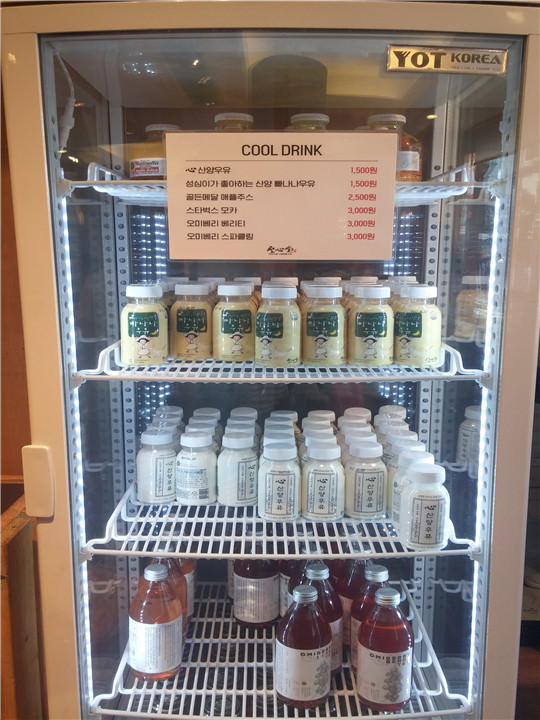 还有香蕉牛奶各种饮品