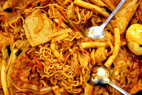 面煮时间长了会失去劲道,所以应尽快享用