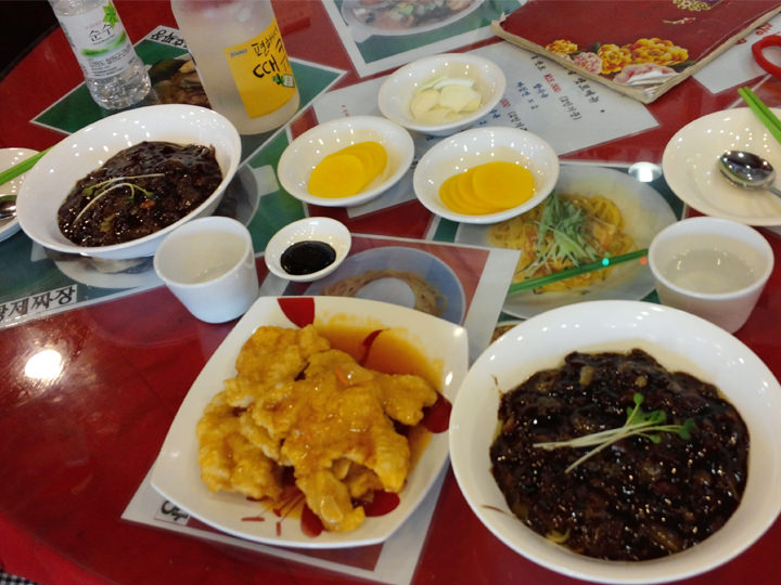 炸酱面和糖醋肉