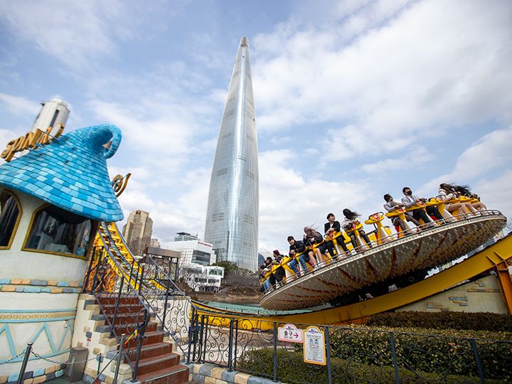 新高空旋转
在圆盘上急速旋转,体验纵向飞速落下的冲浪般刺激和快感