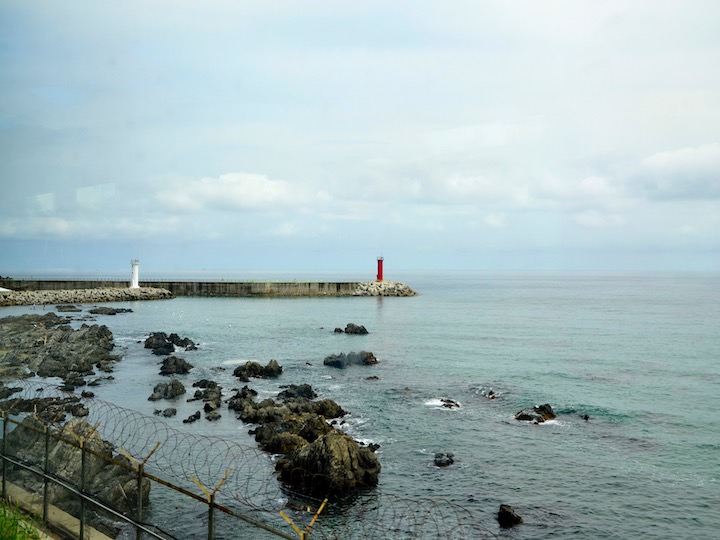海岸列车沿岸风景