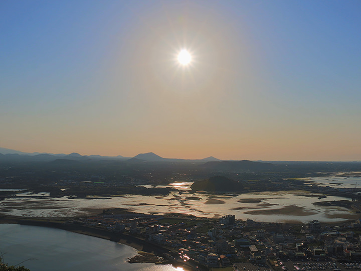 因为回济州市大概要1个小时多
但是晚上7点半左右太阳才下山
就没在这里看夕阳了