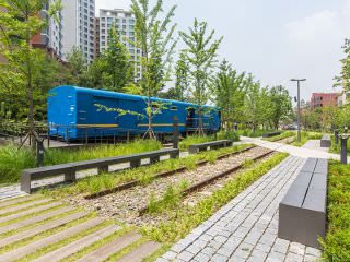 铁路遗址的元晓路区间从孝昌公园站到龙山站附近距离约有700米