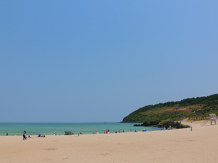 海岸的另一边风景 后面就是犀牛峰