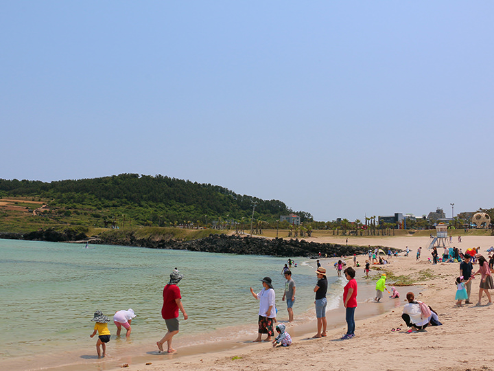 那天大概是我在韩国的海边看到最多小孩的一次