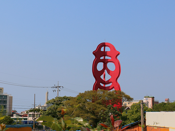 民俗自然史博物馆的巨大石头爷爷