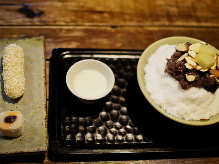 赠送的点心和小编点的红豆刨冰