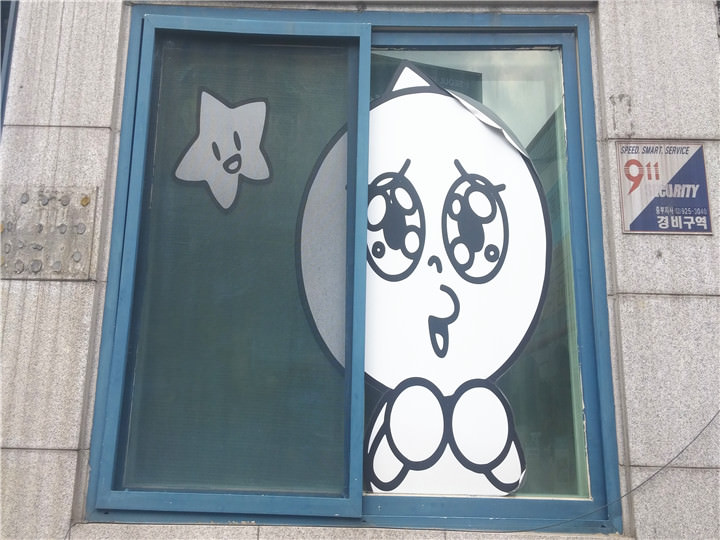 我在窗外等你~哈哈