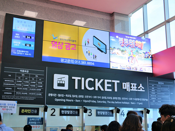 购票柜台
左上方的时间分别是一般缆车(上)及透明缆车(下)的预计等候时间