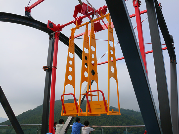 荡起来感觉很可怕的荡秋千 但是当时并没有营运