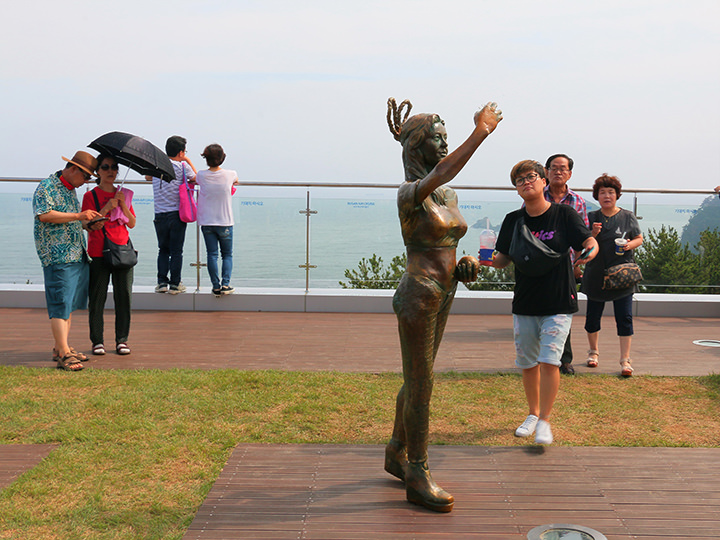 可以一起自拍的雕像