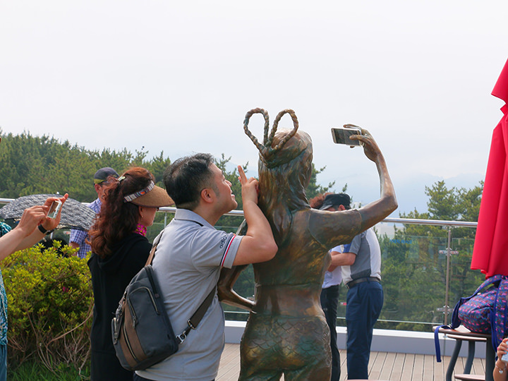 可以一起自拍的雕像