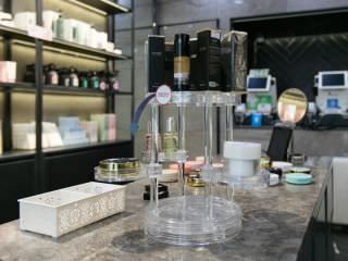 部分气垫、护肤品可在店内试用