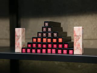 富含维他命的口红系列因持久不掉色及色彩鲜明而拥有高人气