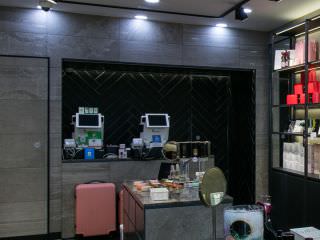 付款台在店铺最里面