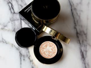 富含大理石花纹状补水美容液的“范特VT 水滴精华气垫粉底膏”  ※照片提供：范特VT