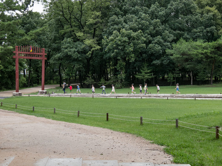 红箭门
入口处的朱红色门