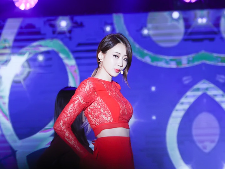 NINEMUSES成员:倞利