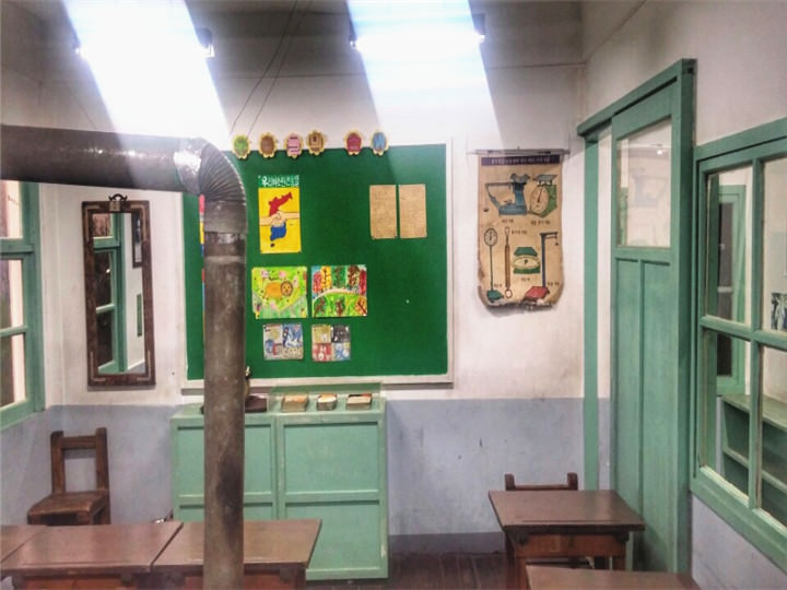 连公布栏都这样逼真