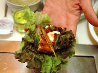 菜包鳗鱼和小菜一起吃