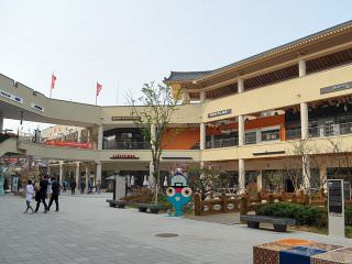 由地下1层，地上2层的建筑物构成