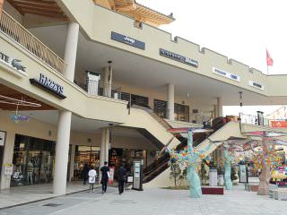 1层聚集了服饰店、海外品牌店