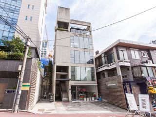 本店位于胡同内一建筑物的1层