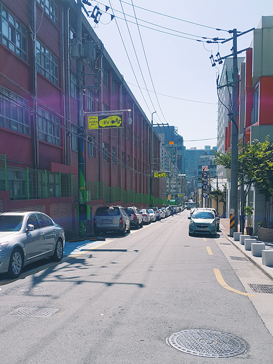 再来就是一条很笔直的路 一直走下去就对啦~