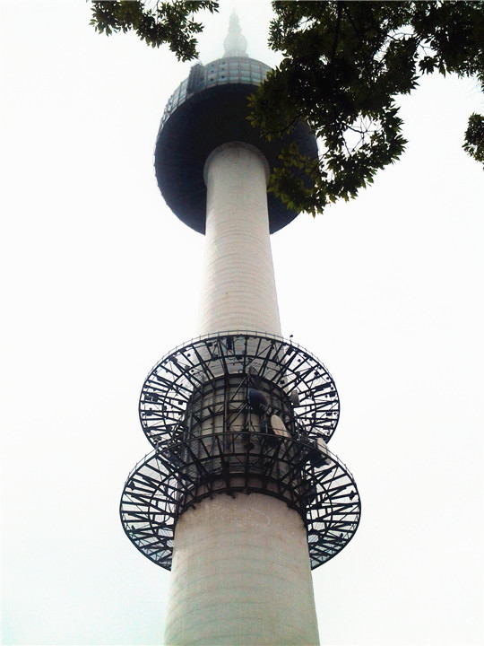 雨天的N首尔塔别有一番风情