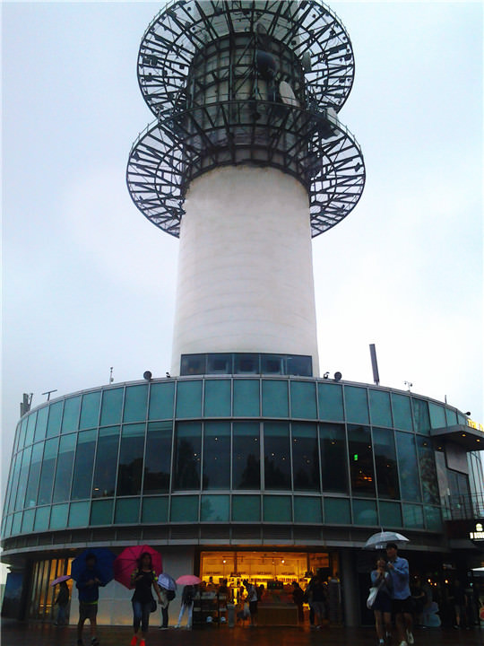 1楼的纪念品店外观