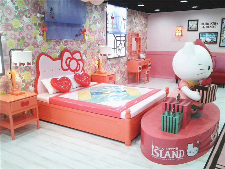 KITTY房间 有超可爱双人床和化妆台
我想搬回家