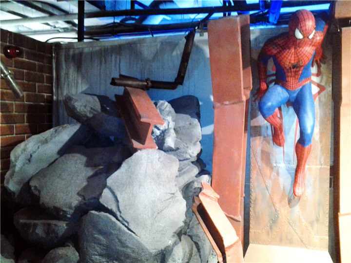 哇~跟电影一样蜘蛛侠还会发出特别音效