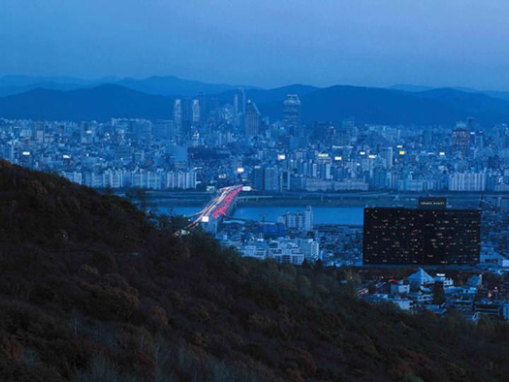 做为“都市的绿洲”的概念,被大自然环绕包围的绿色空间。