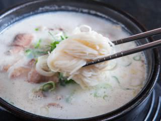 可以加入赠送的细面，享用多重美味